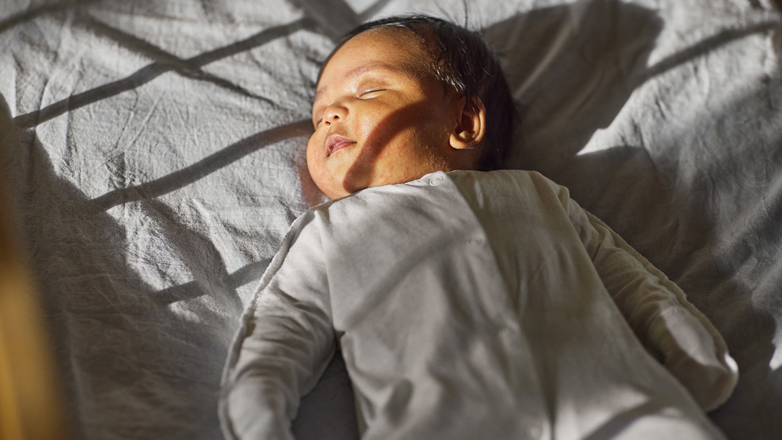 Image for Hur ska man klä bebisen när de ska sova?