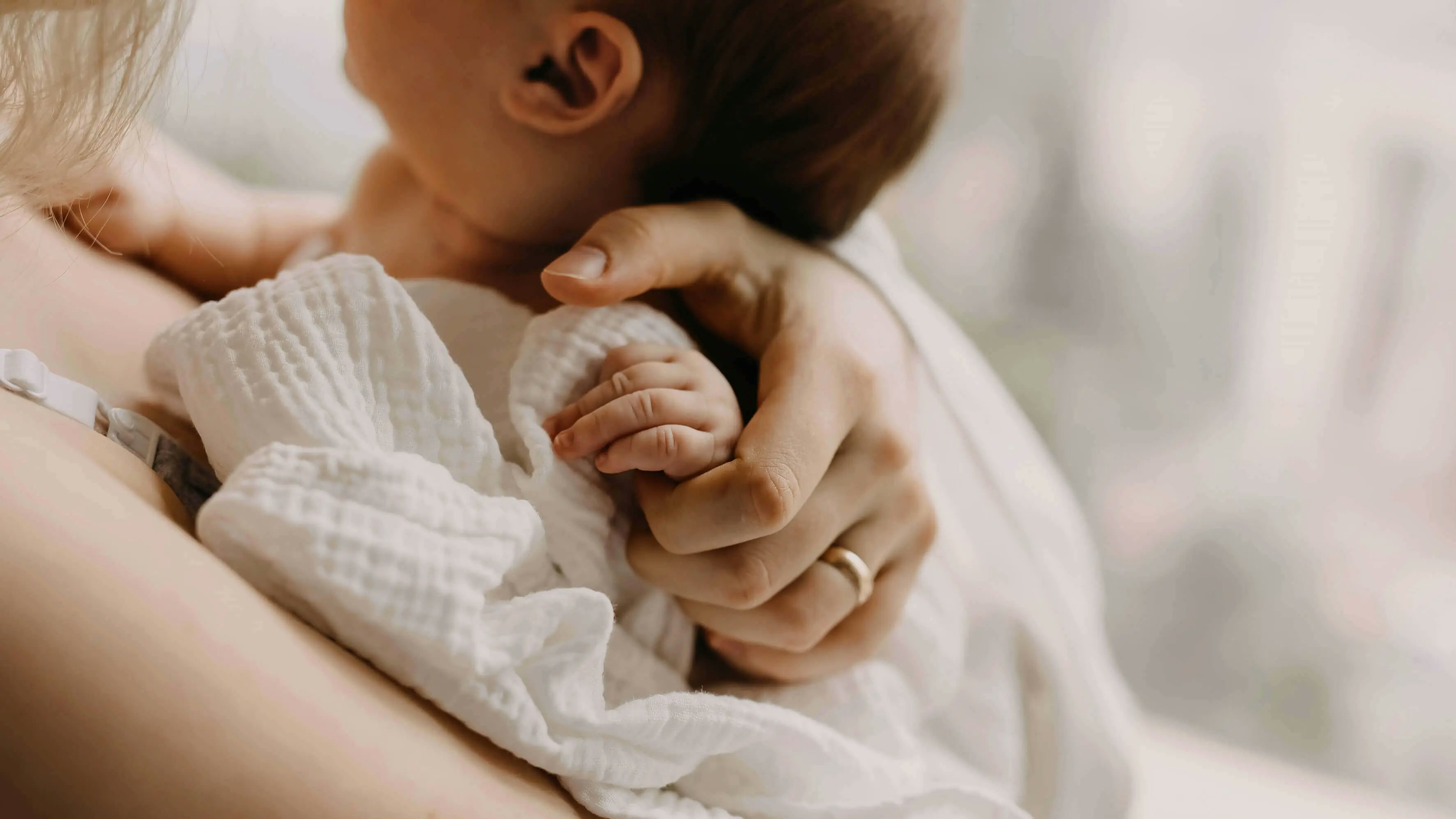 baby in mothers arms